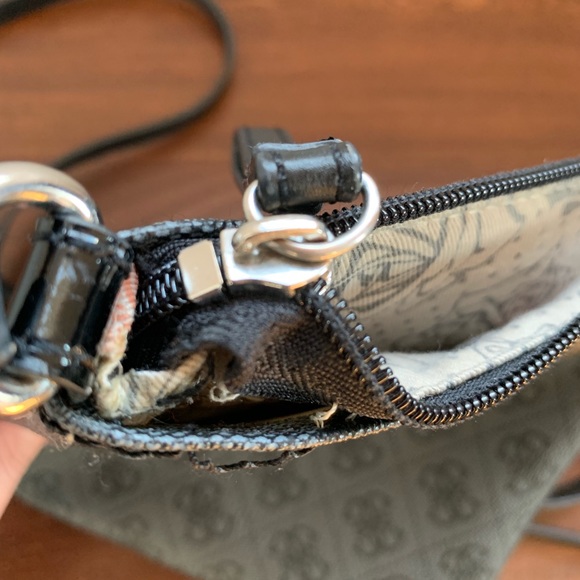 Guess Crossbody Purse - Picture 6 of 7